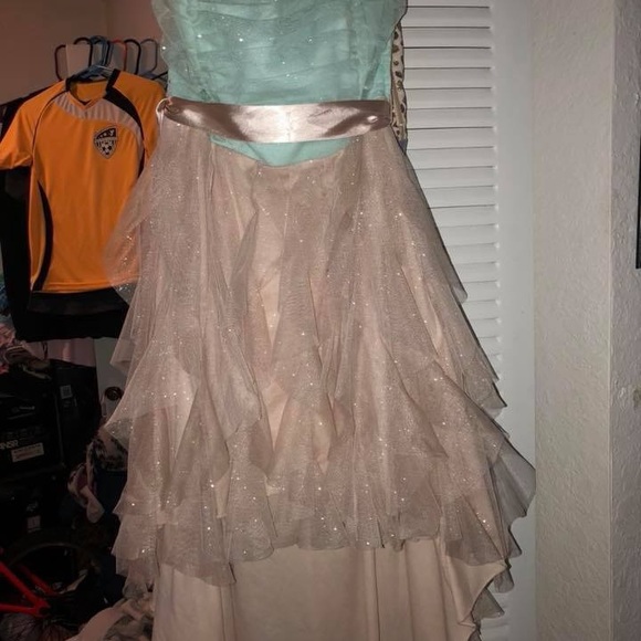 Prom Dresses - Picture 2 of 5